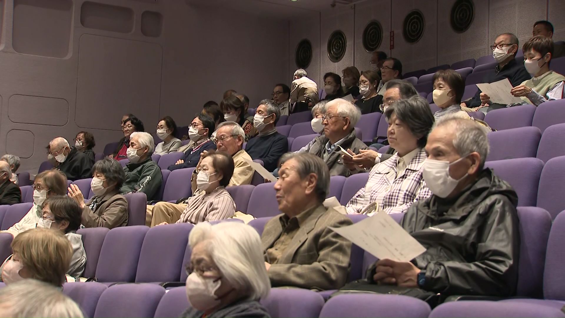 新たに62歳から86歳までの50人が入学