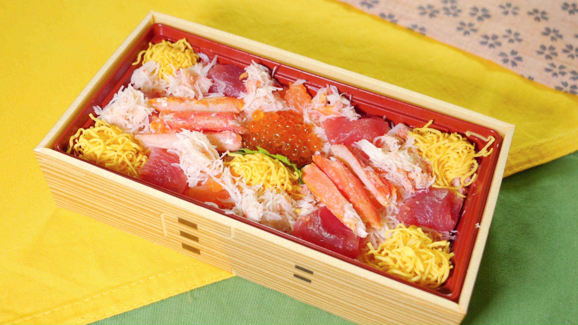 かにたっぷり海鮮ちらし（1780円）