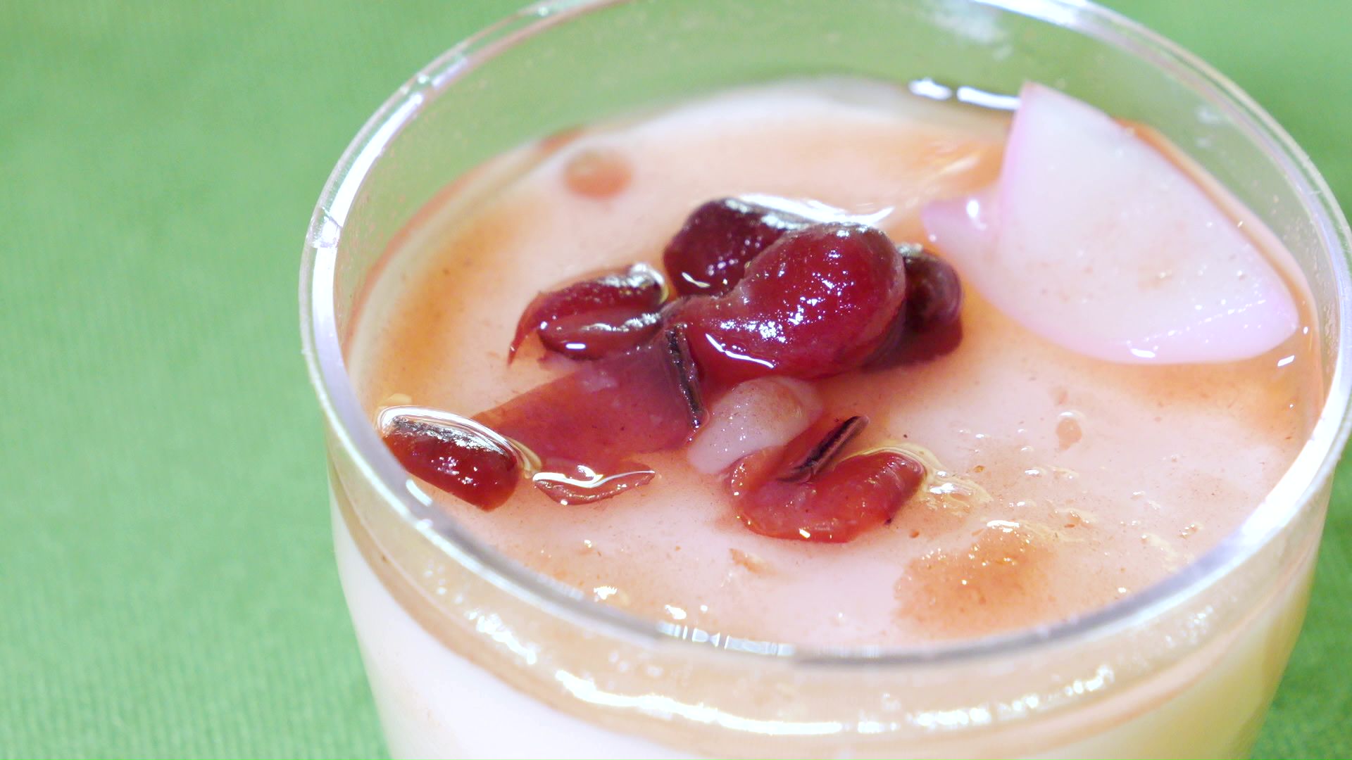 サクラの香りが口の中に広がるサクラゼリーで花見気分