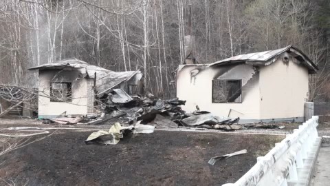 住宅1棟が全焼した