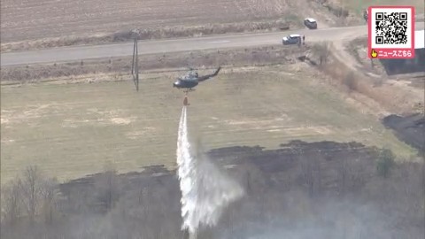 自衛隊ヘリなどが上空からも消火活動