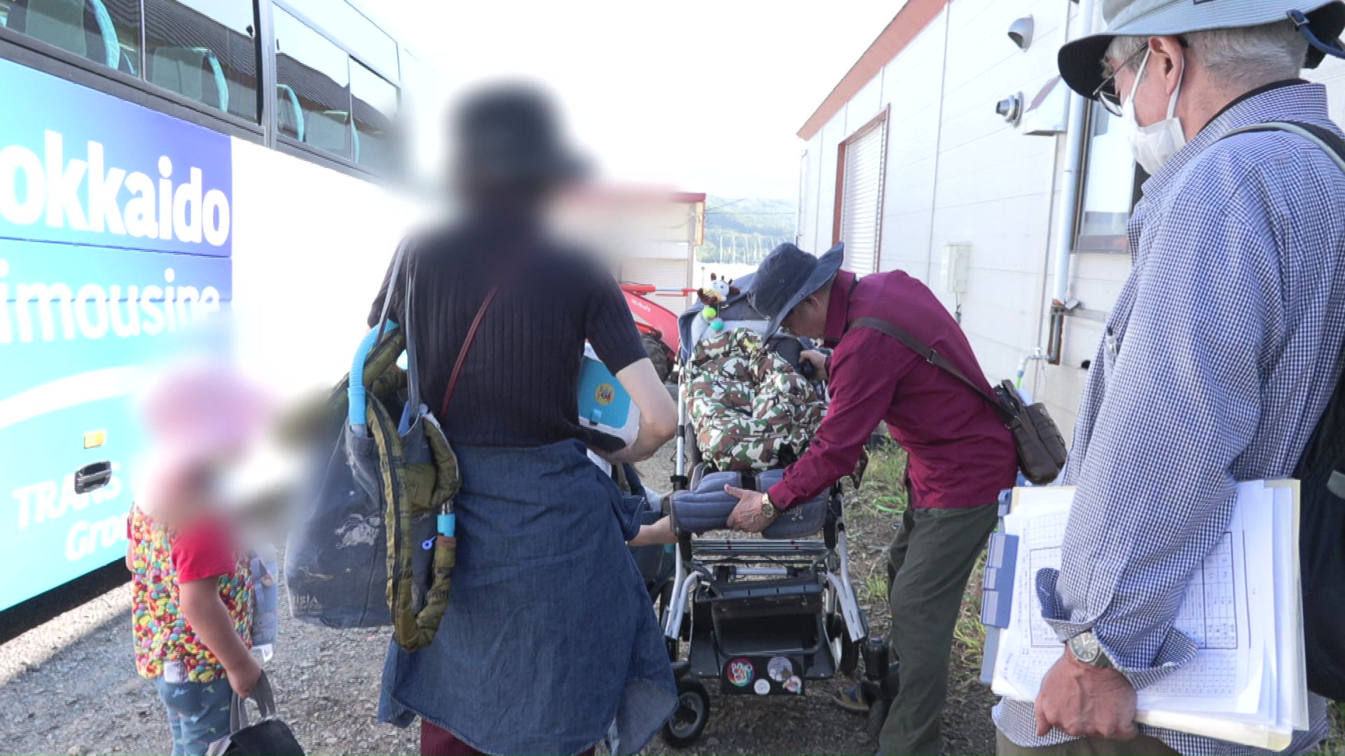 バギーの組み立ての様子