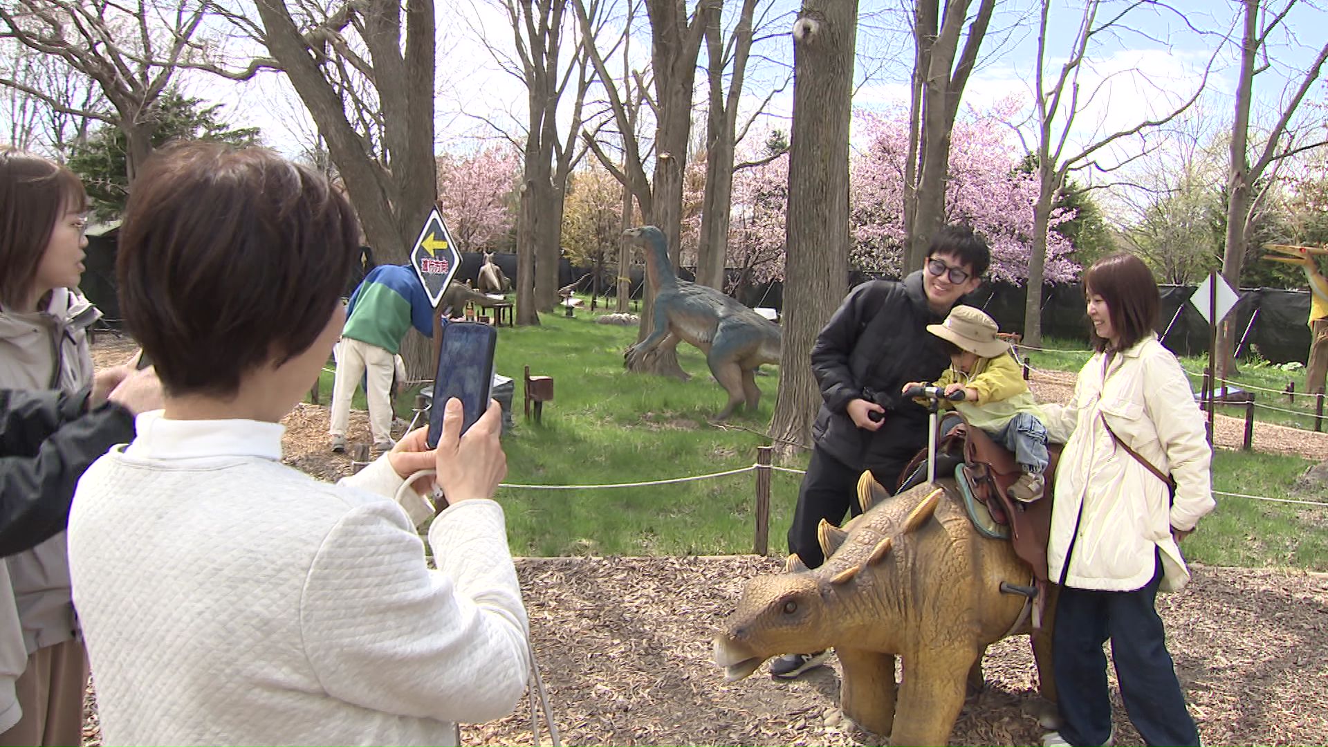 サッポロさとらんどでは動く恐竜の展示イベントが開催中