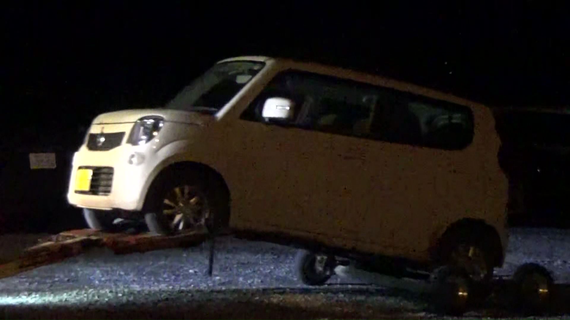 遺体の運搬に使用した可能性のある3台の車を押収