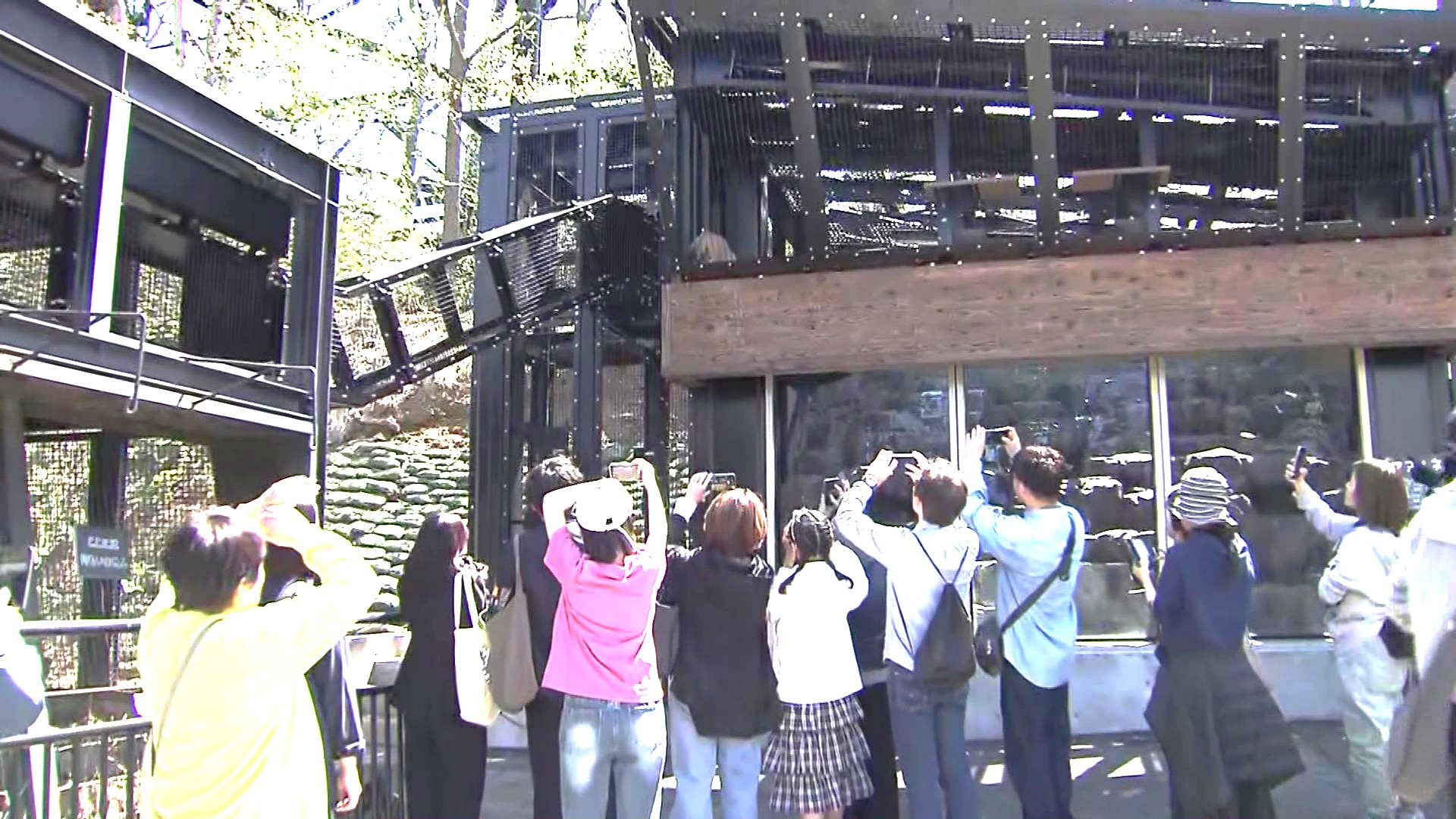 【旭山動物園がようやくオープン】開園を待つ200人の列が… 直前に旭川市長が“異例”の挨拶「信頼回復が第一…露天スタッフからは不安の声も〈北海道旭川市〉