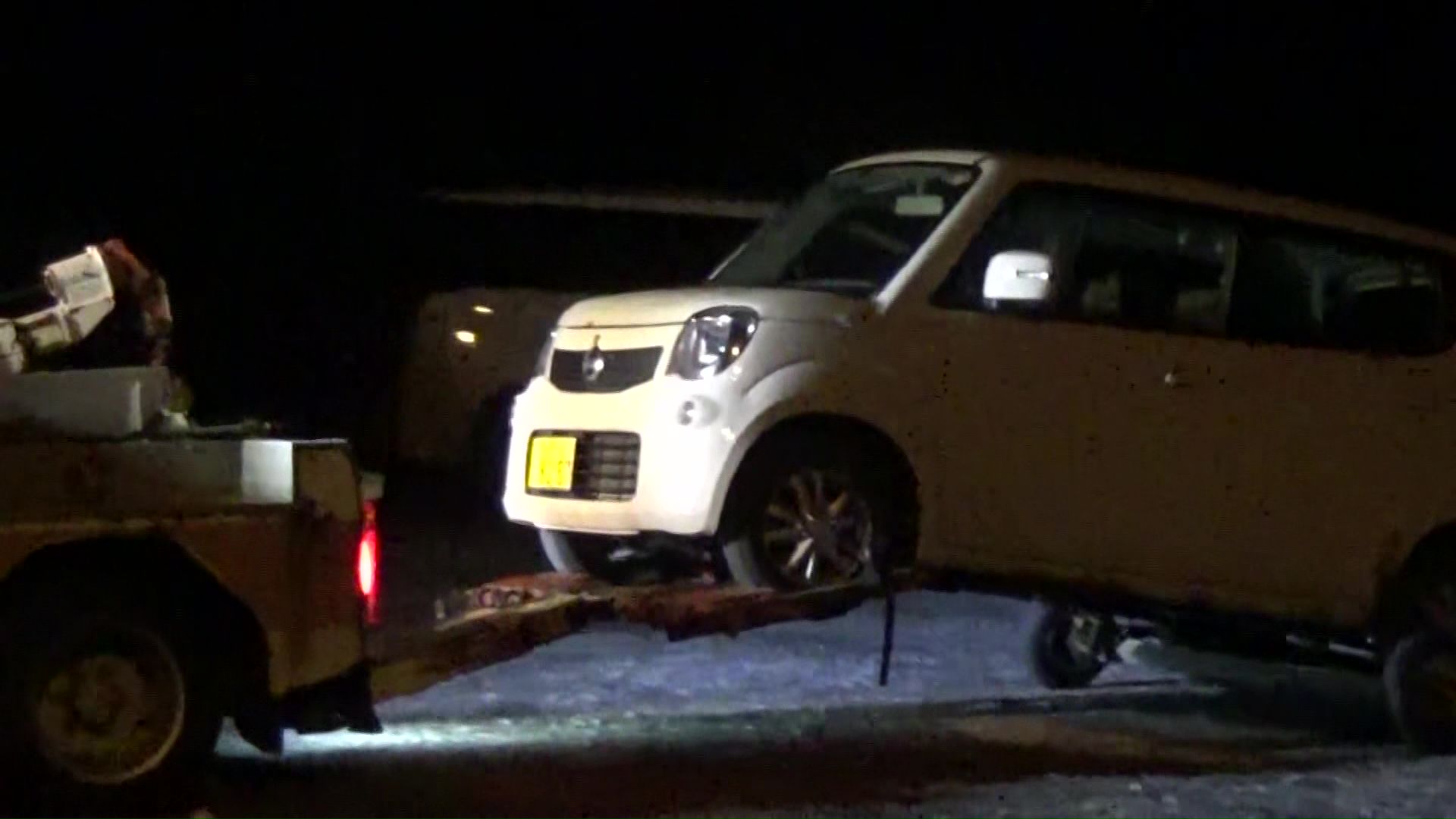 警察は車を押収