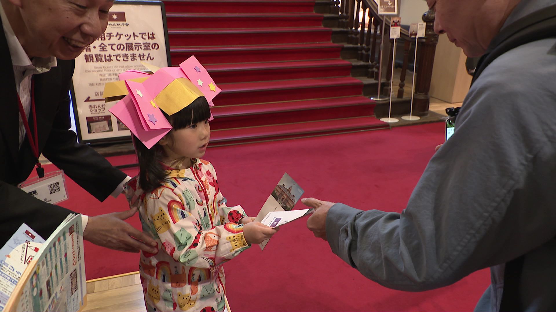 子どもたちが受付となっておもてなし