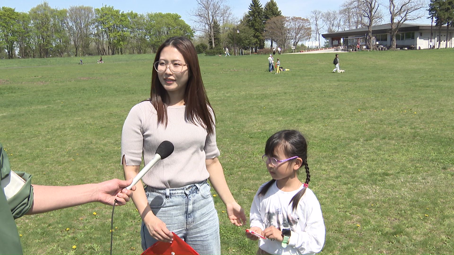 公園で遊ぶ来園者