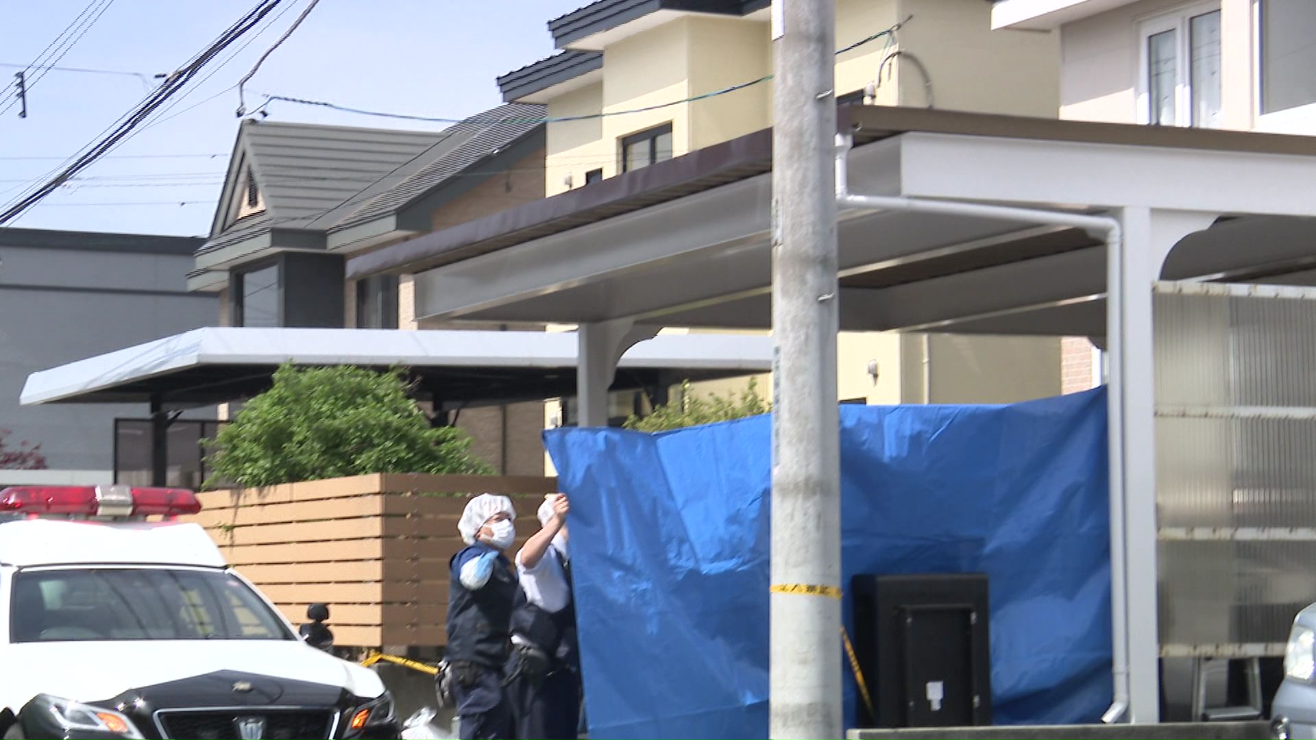 警察は慎重に捜査