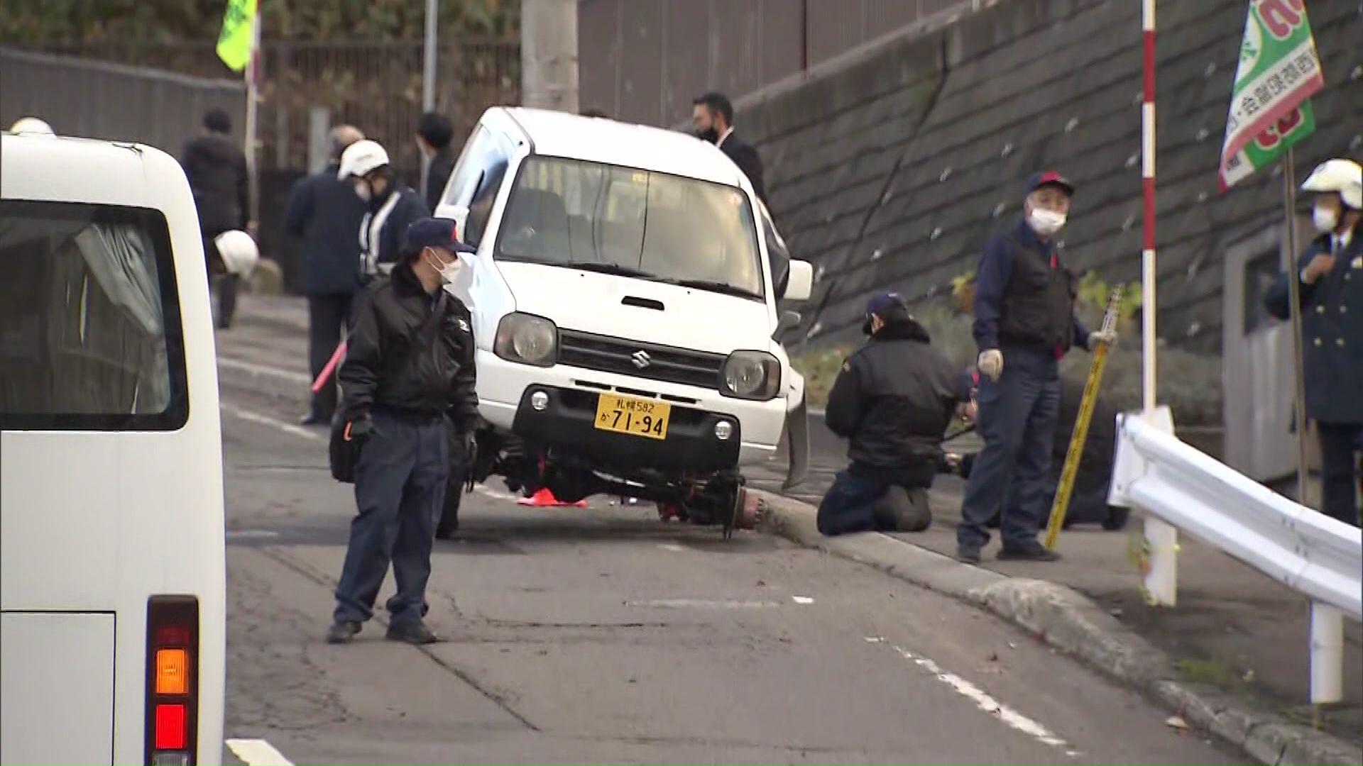 タイヤが脱落した不正改造車(2023年)