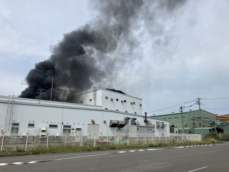 爆発火災があった現場