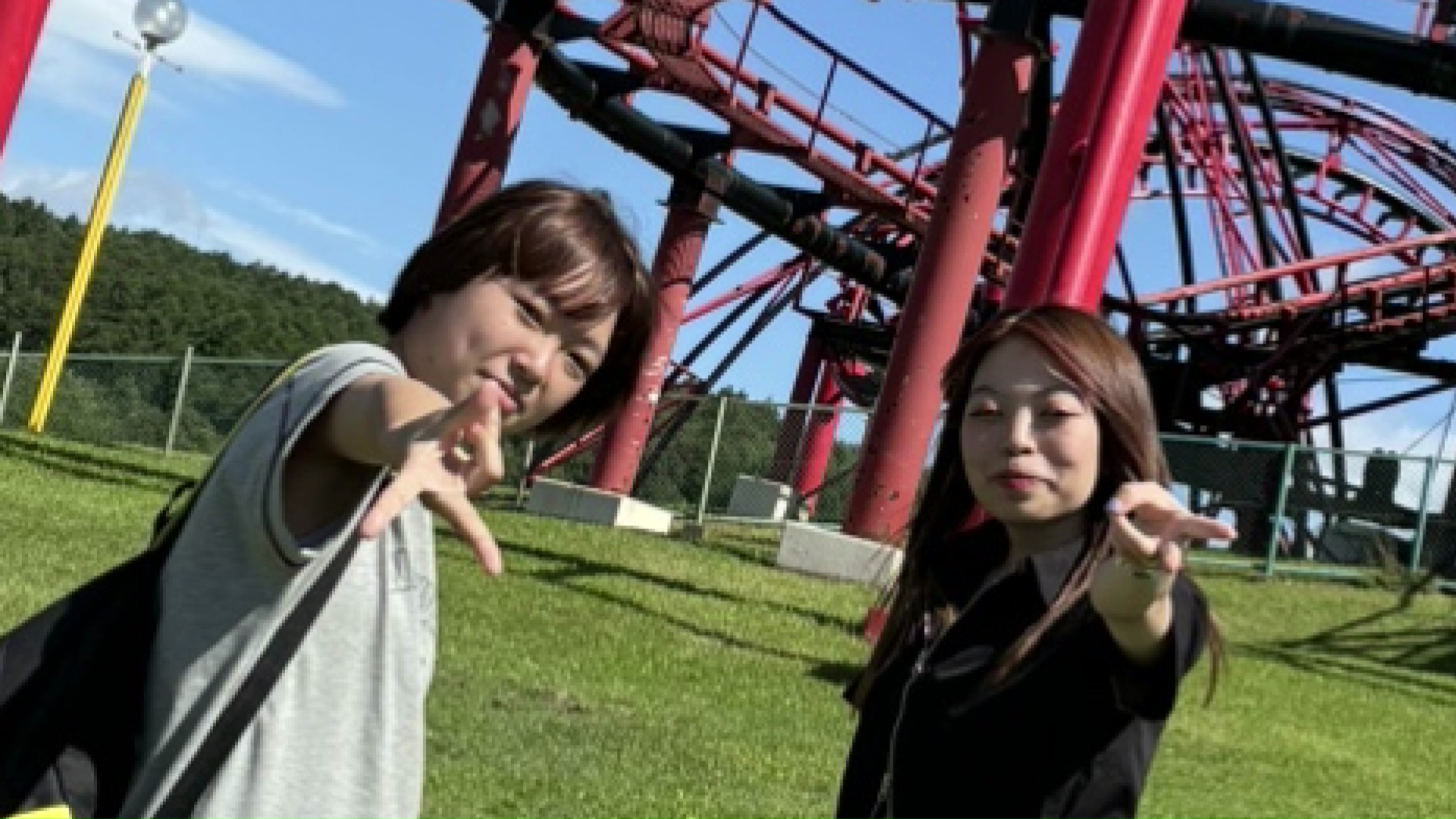 八木原被告(左)と川村被告(提供 視聴者)