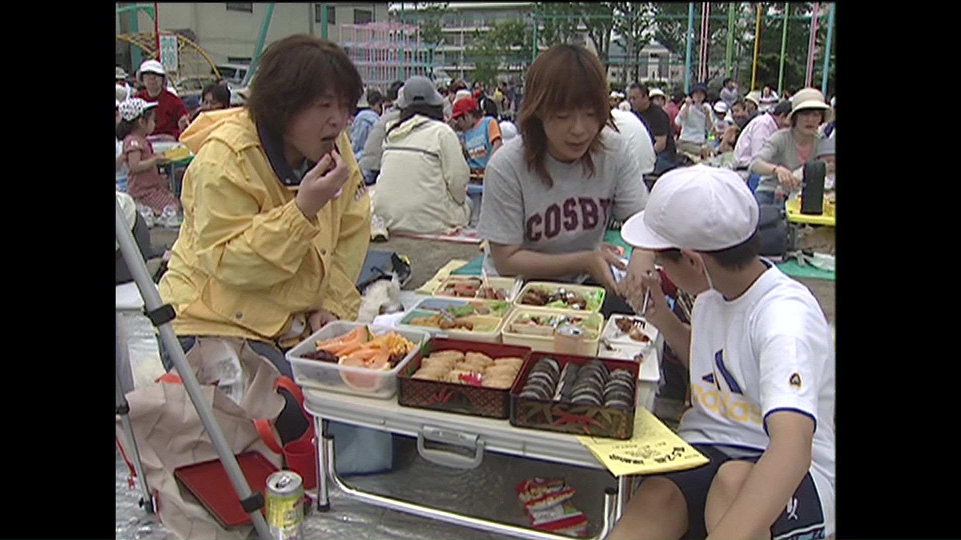 昼休みに弁当をみんなで食べるのが運動会の楽しみのひとつだった