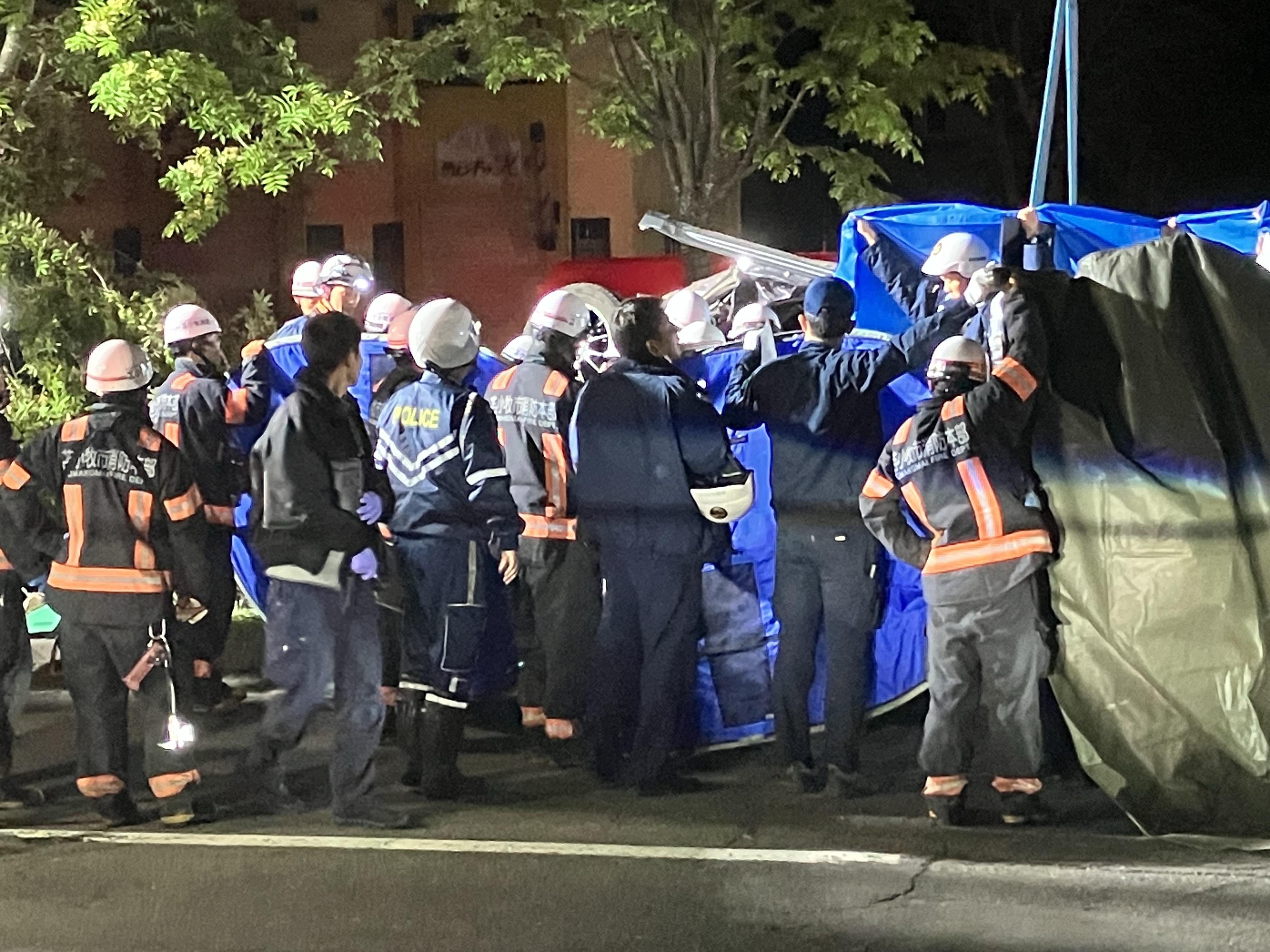 【速報】10～20代の若い男女3人が乗る車が中央分離帯に乗り上げて横転…10代女性と20代男性の2人が意識不明の重体〈北海道苫小牧市〉