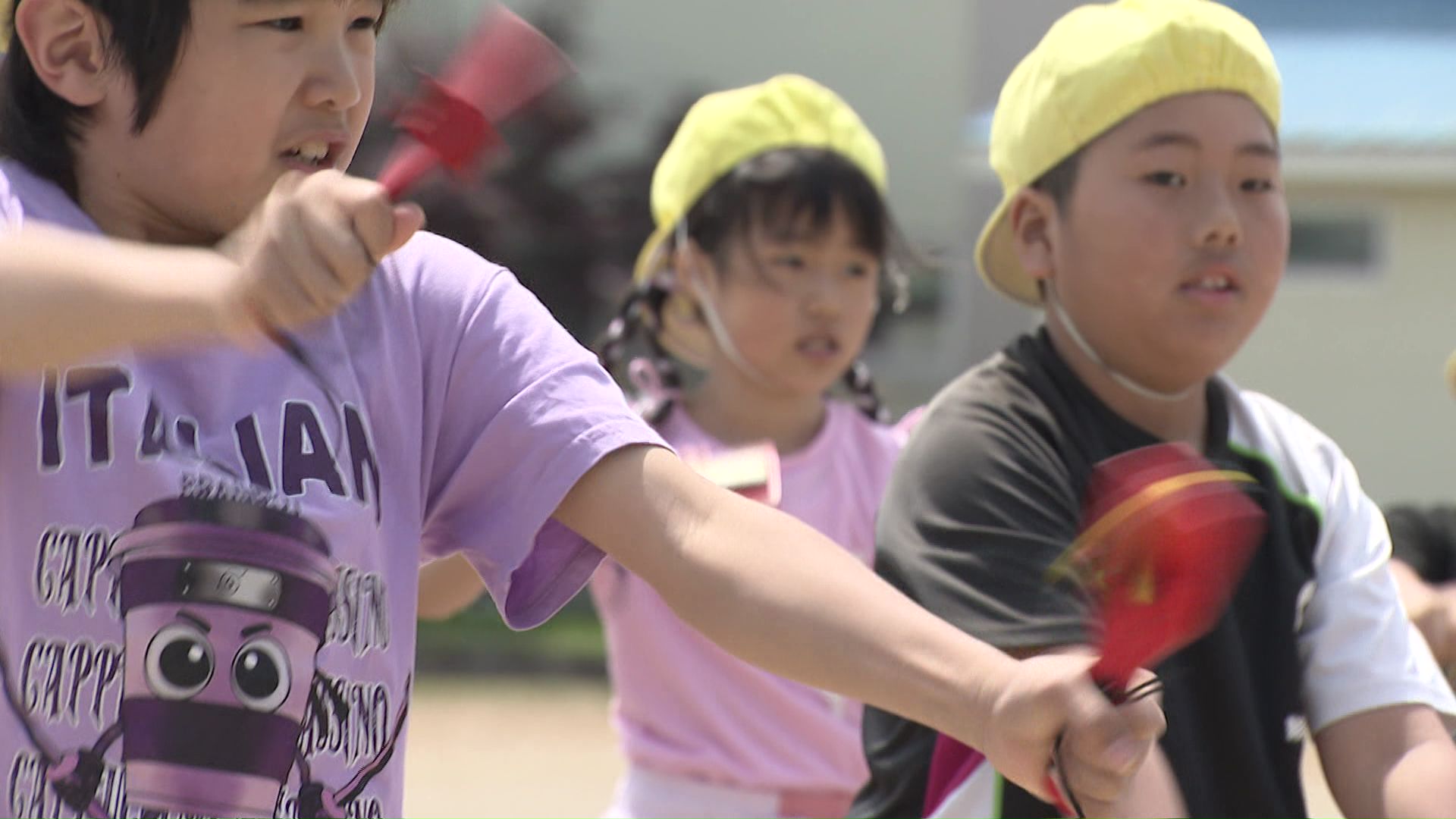 太平小学校では3・4年生が「よっちょれ」を披露