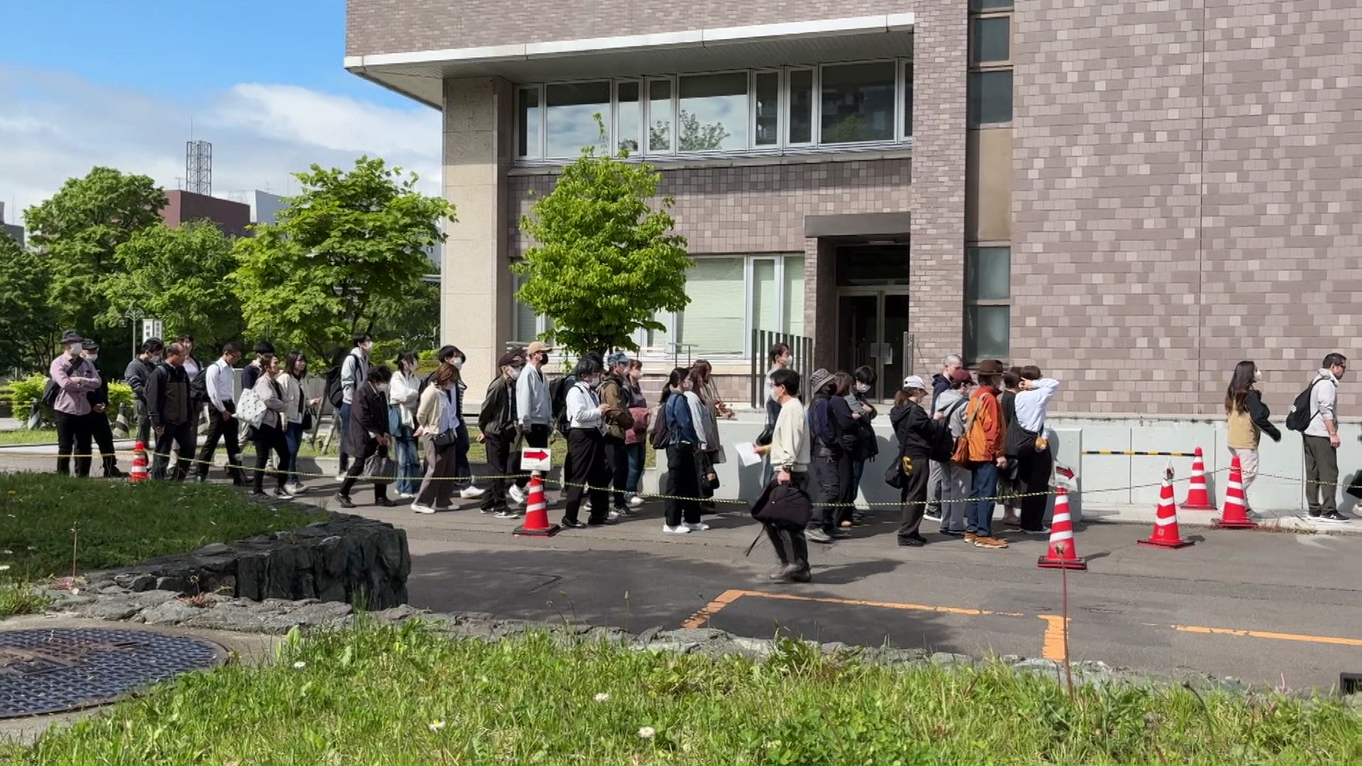 札幌地裁には長い行列