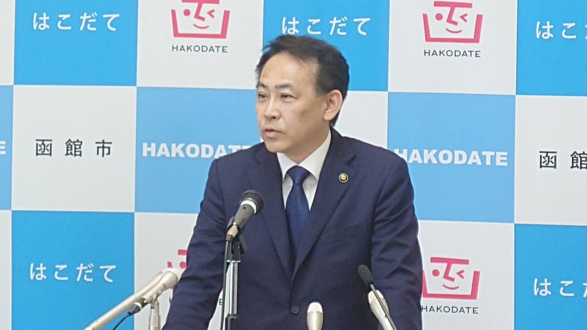 会見を行う大泉市長(5月26日)