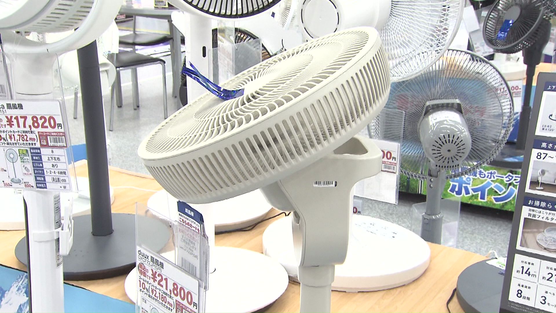 天井まで幅広い空間の空気を循環させることができる