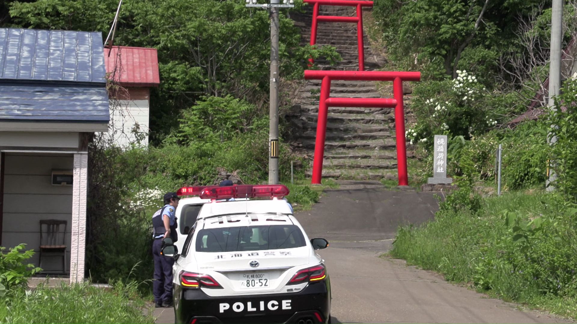 警察と消防が3日午後4時前に女性を救助した