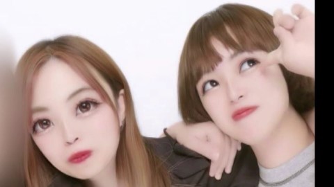 川村葉音被告（左）と八木原亜麻被告（SNSより）
