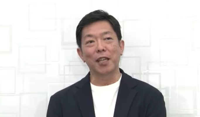 荒井優氏