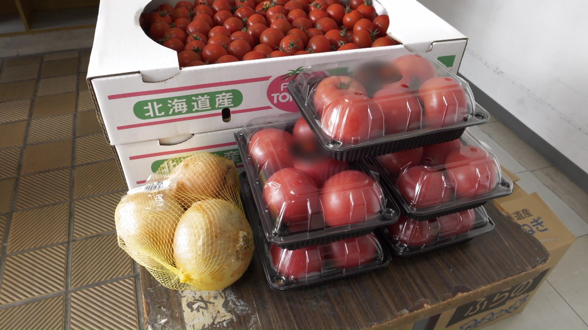 月に数回、野菜などを格安で販売する「プラスフード」