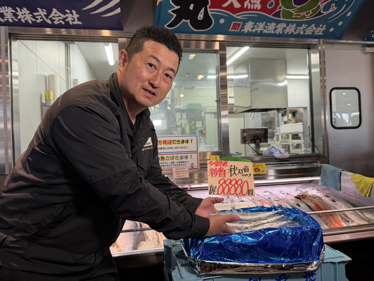 初物のサンマと笹谷社長