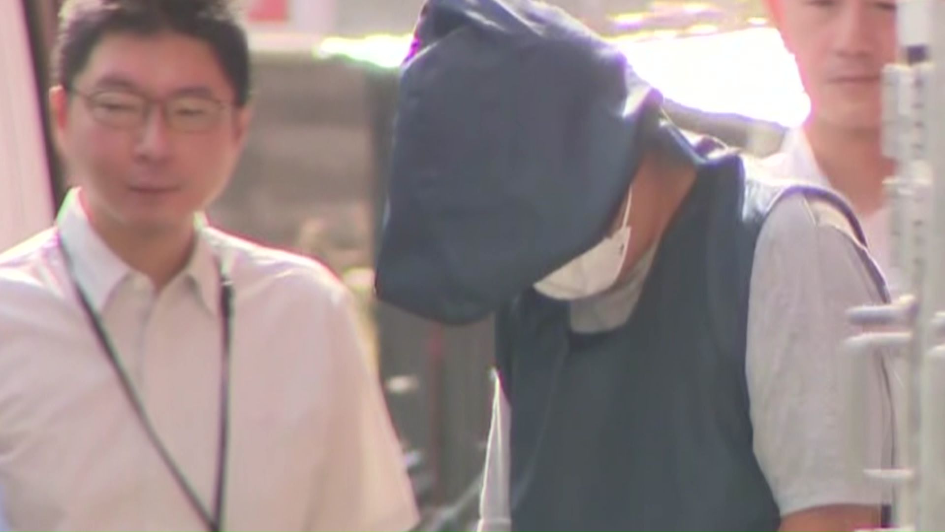 送検される高橋俊成容疑者(旭川東署)