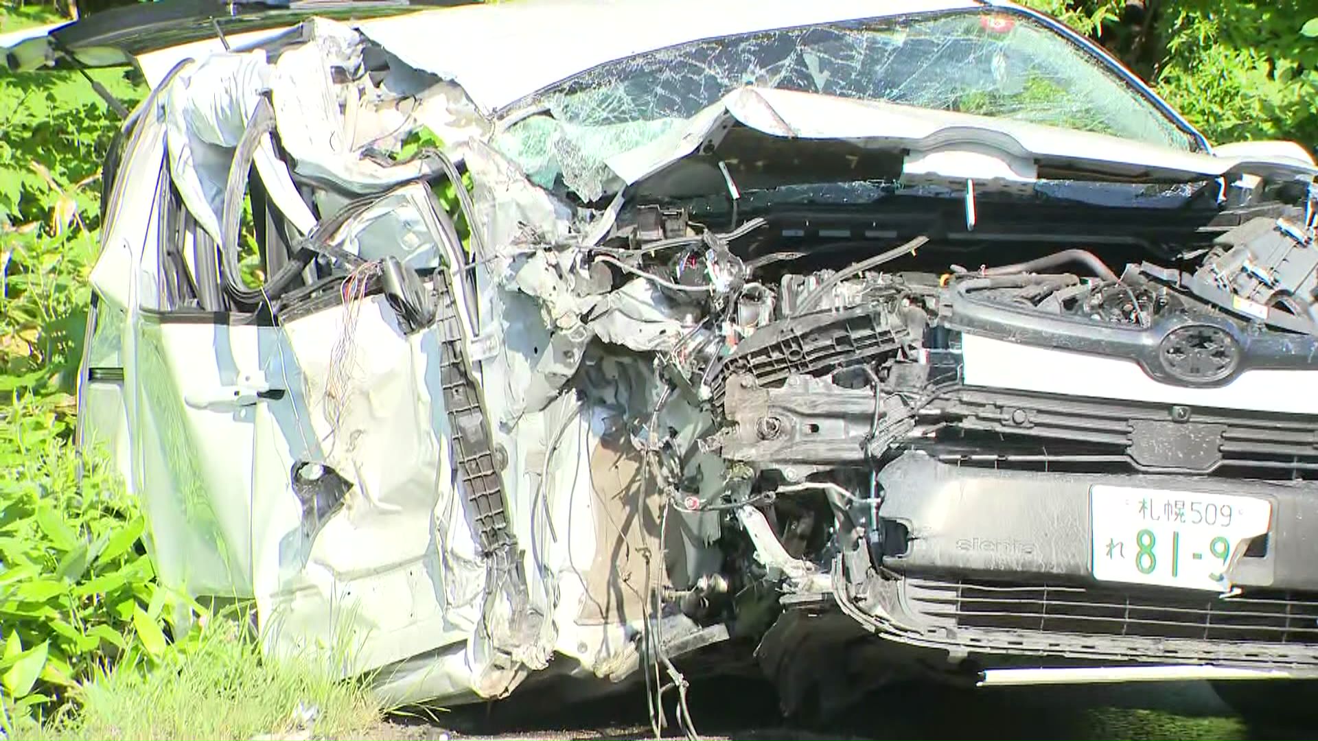 事故に遭った乗用車