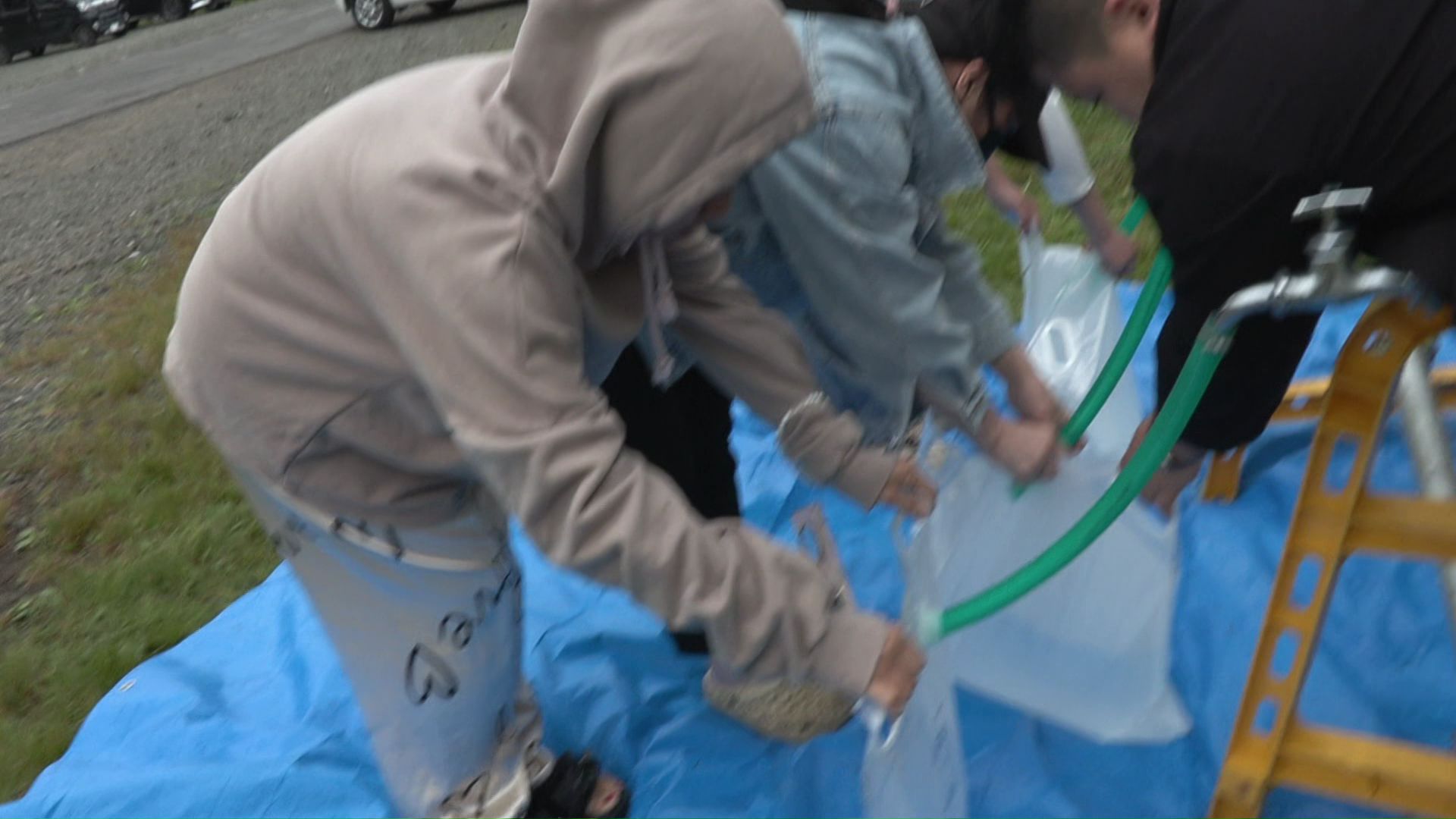 給水所では水を求める根室市民の姿が
