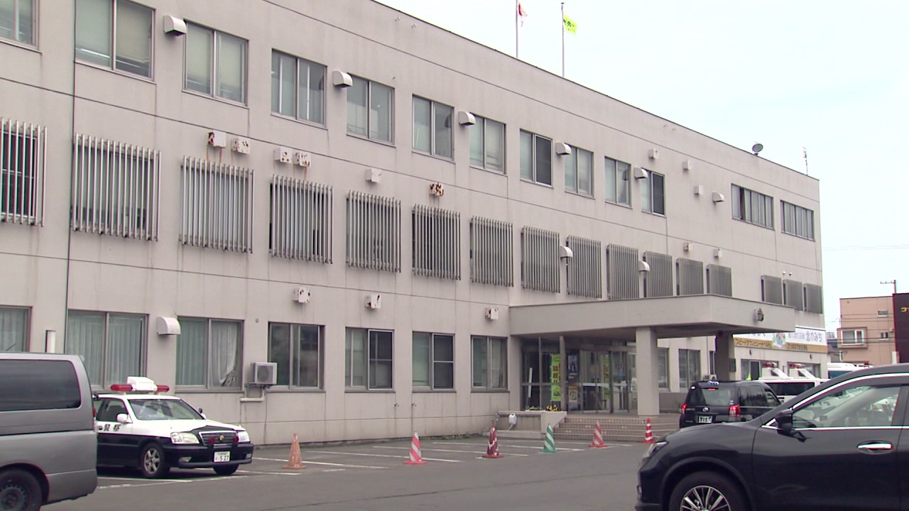 窃盗の疑いで男を逮捕した北海道警北署(札幌市)