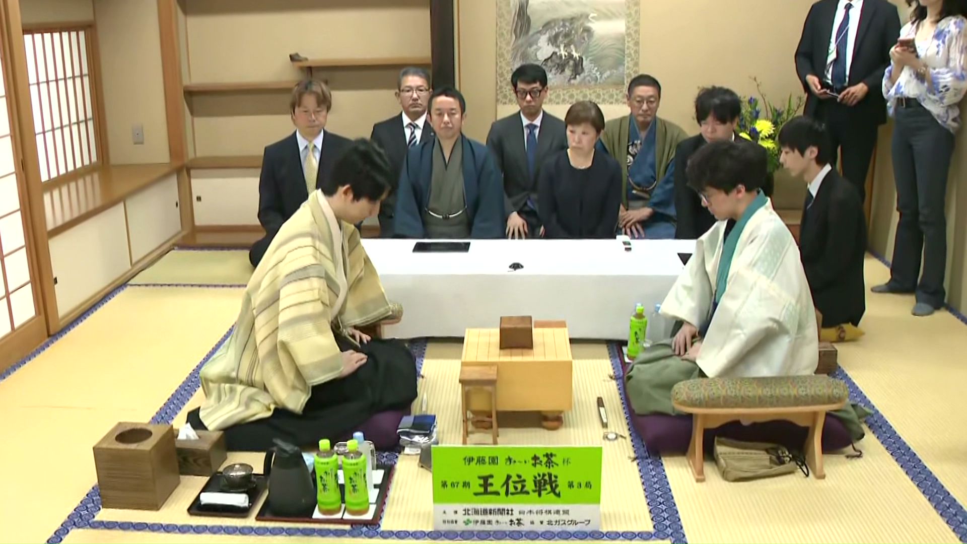 藤井聡太王位と伊藤匠二冠が対決