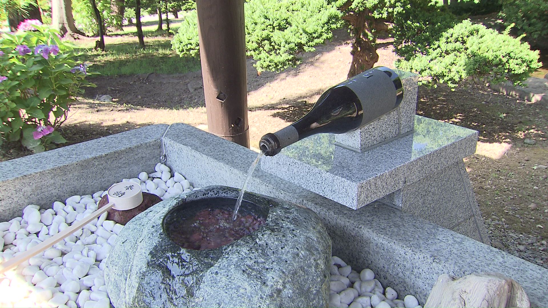 仁木神社にはワインをあしらったデザインが