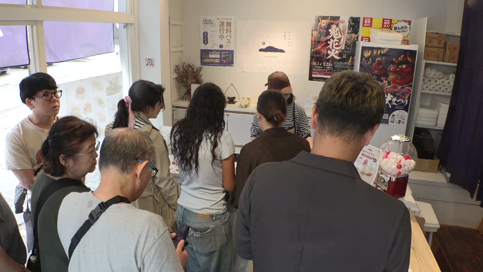 「甘味 日和堂」には早速将棋ファンが押し寄せた