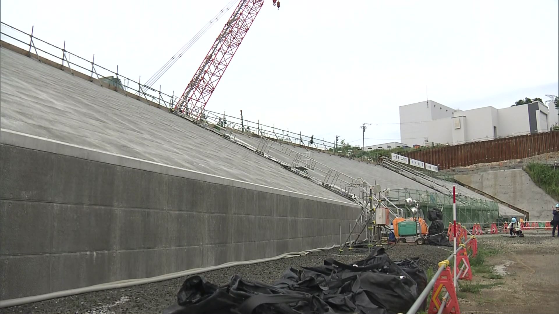 建設工事が進む防波堤