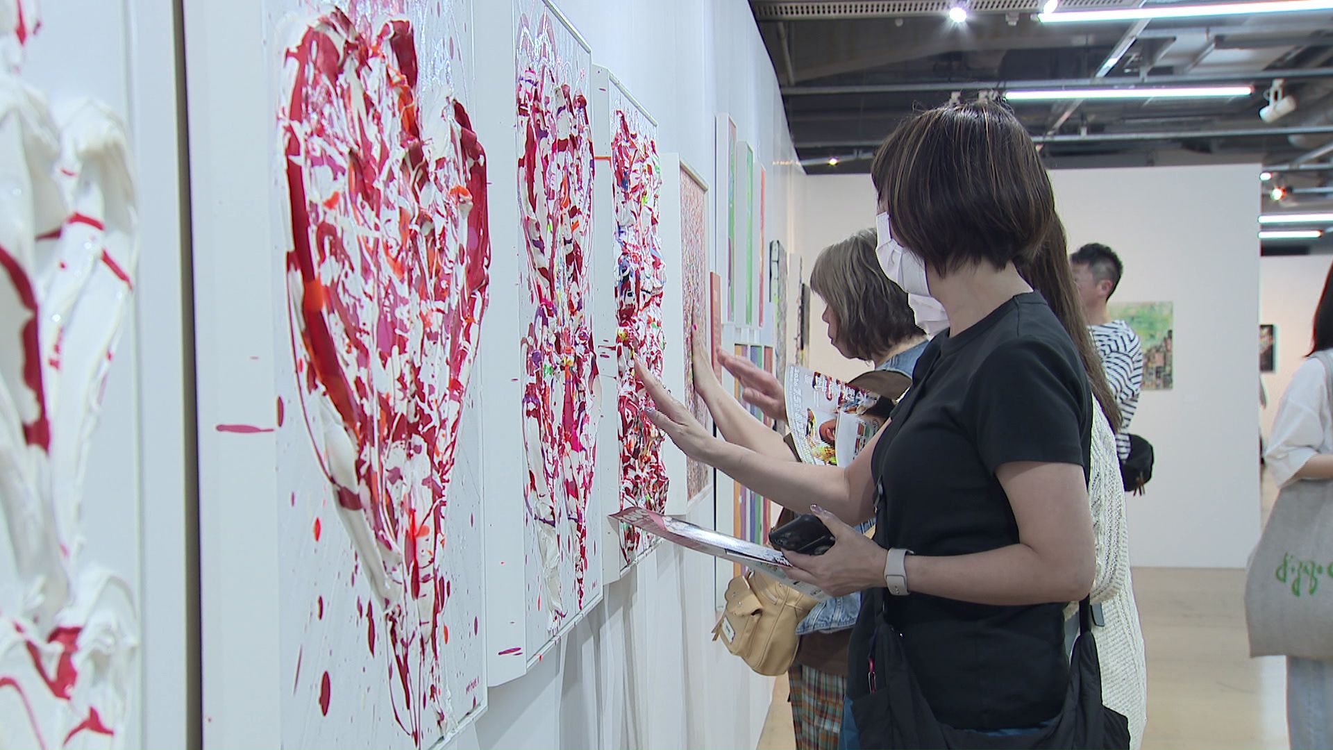 実際に作品に触れることができるのも大きな特徴