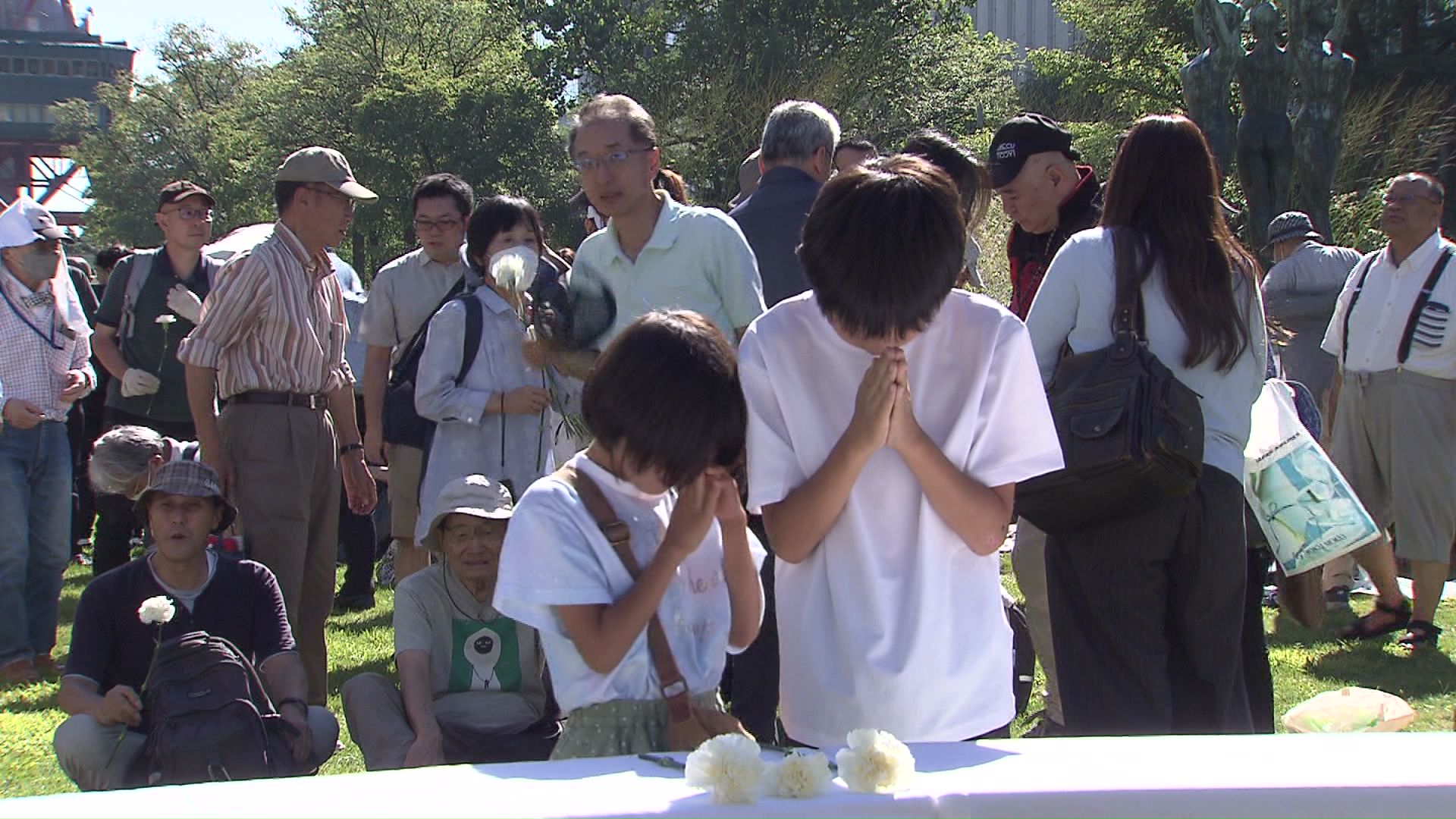 集会には約130人参加、原爆犠牲者の冥福を祈る（札幌市大通公園）