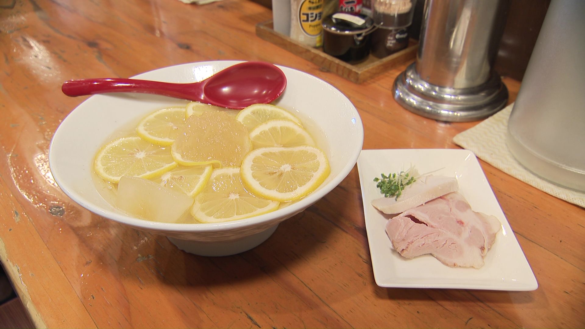 魚介香る冷たいブーストレモンラーメン