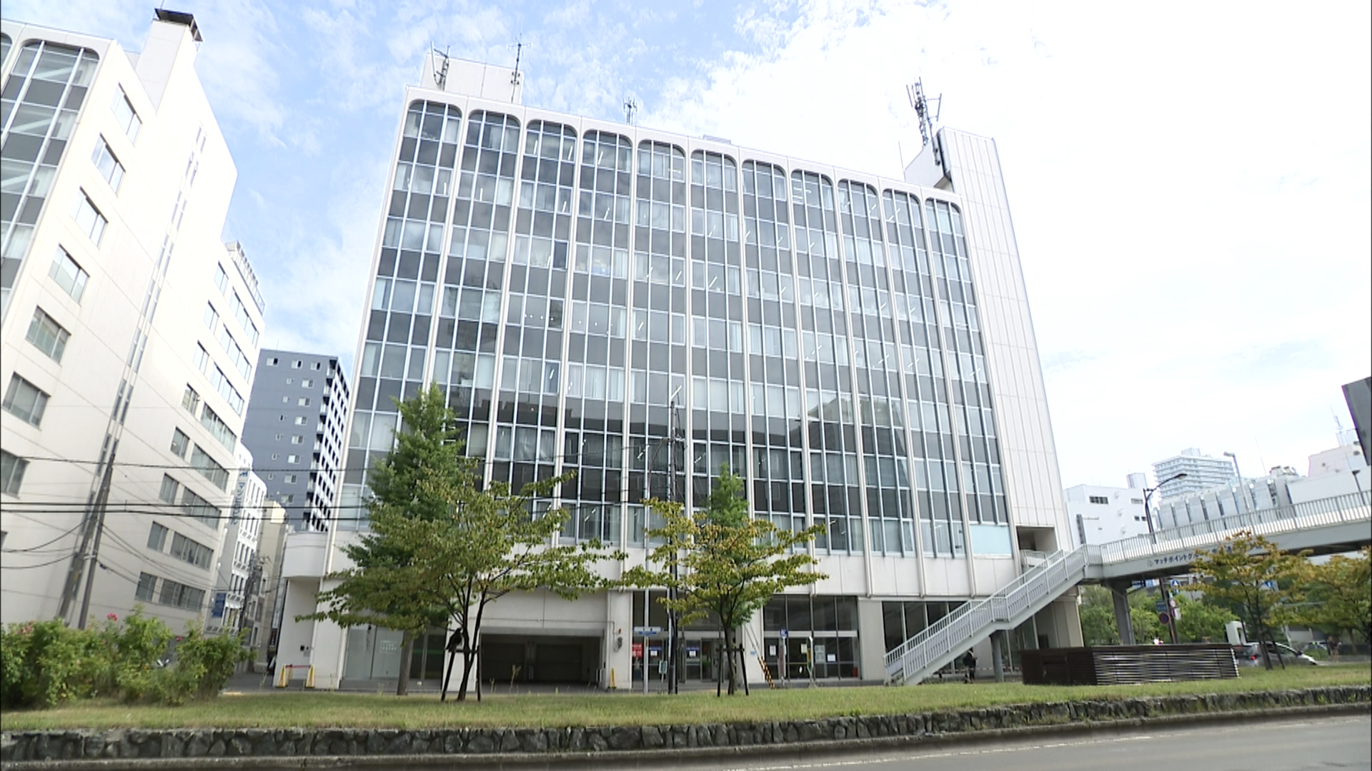 写真=札幌市子ども未来局子育て支援部が入るビル