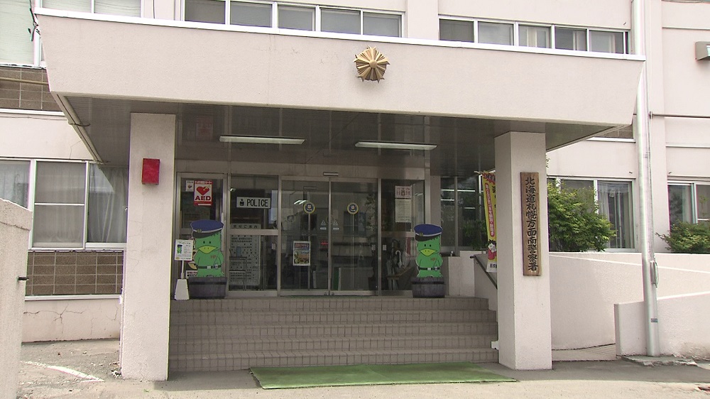住宅の仏間から見つかった砲弾に対応した北海道警南署(札幌市)