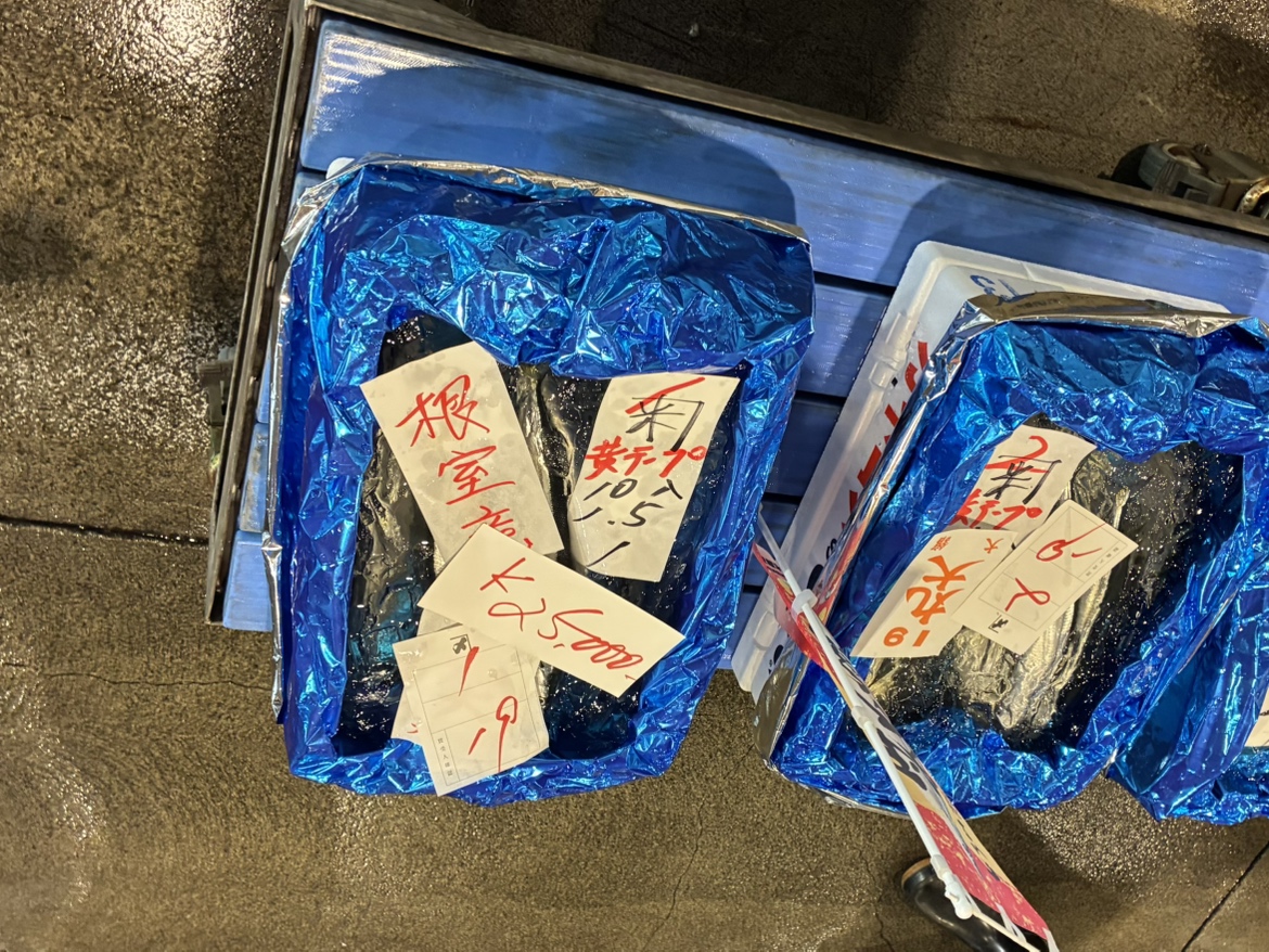 1キロ2万5000円―主力の大型船の水揚げ受け根室産サンマが札幌に初入荷