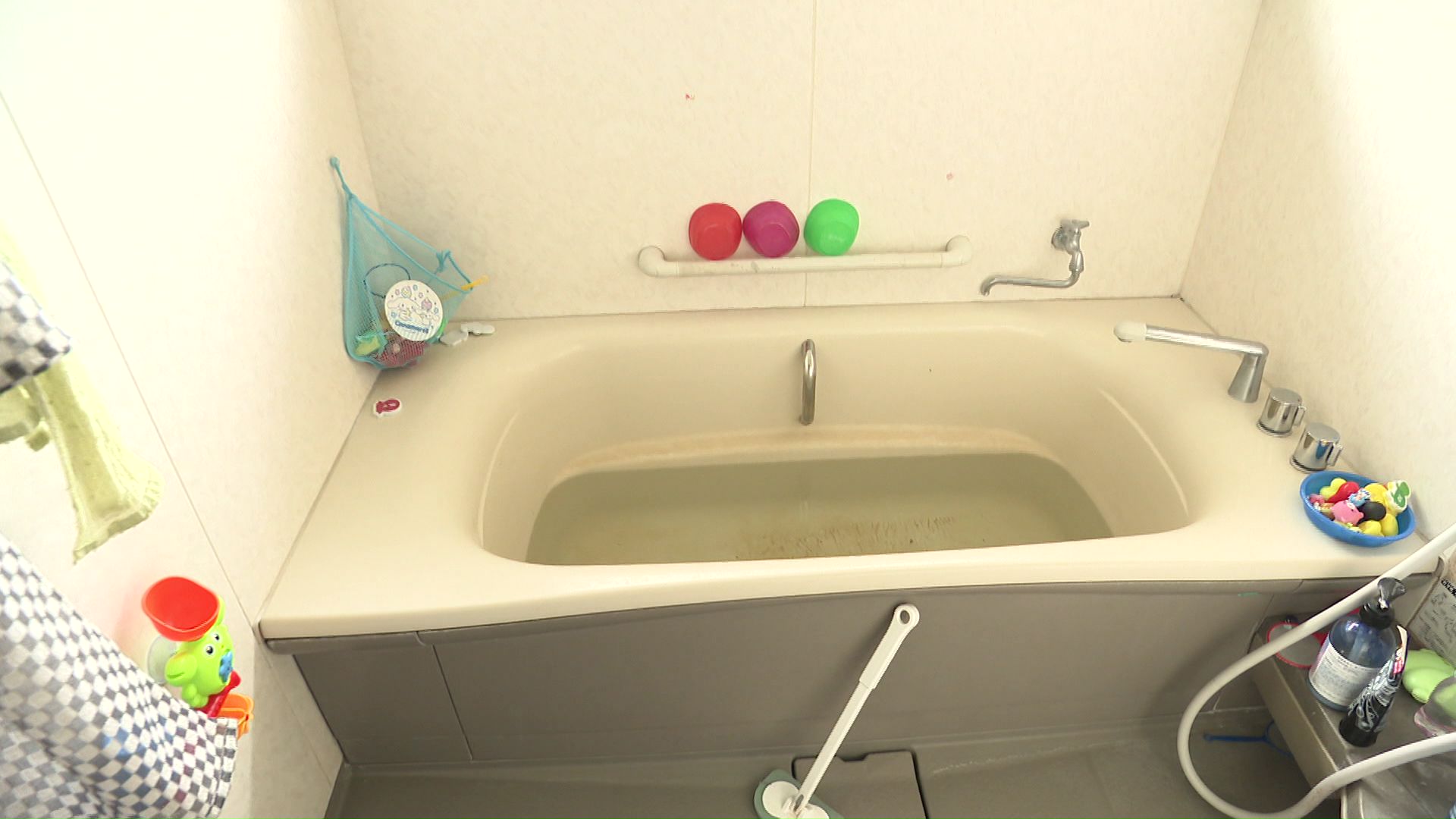 浴槽に地下水をため、トイレ用に