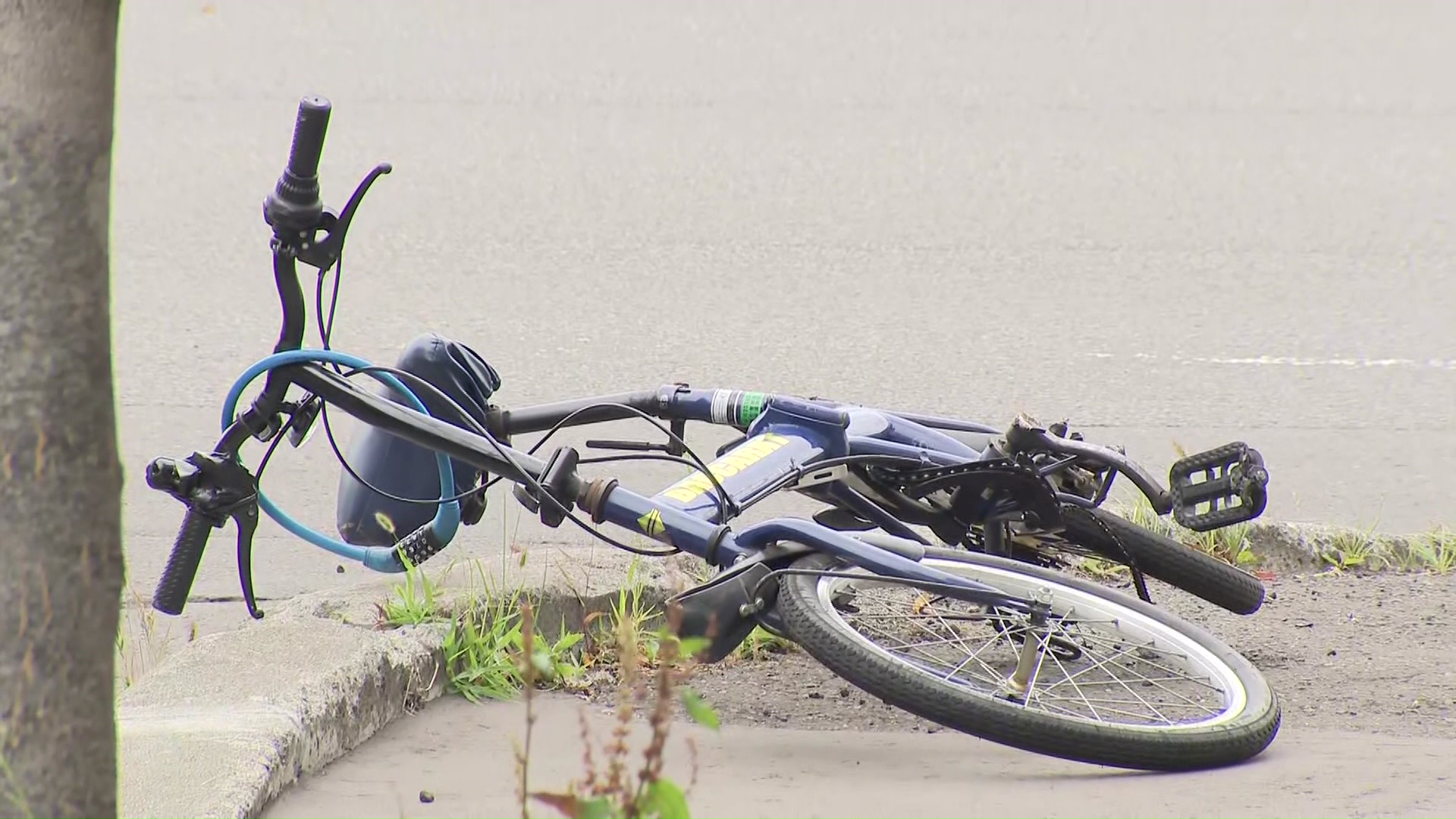  自転車に乗っていた男性が左折のクレーン車に巻き込まれ死亡