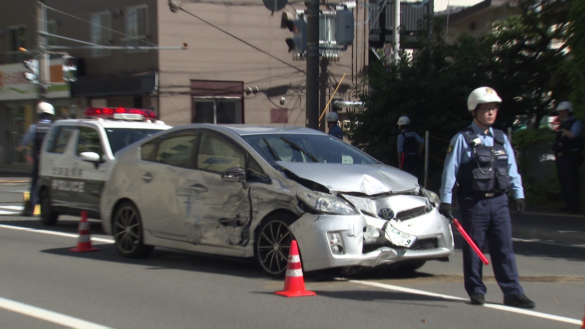 【パトカーから逃走中に“暴走”】交差点で事故起こした19歳男逮捕…直前に『挙動不審な様子』600メートル追跡受けるも猛スピードで信号無視か…逃走したワケ調べる〈北海道札幌市〉