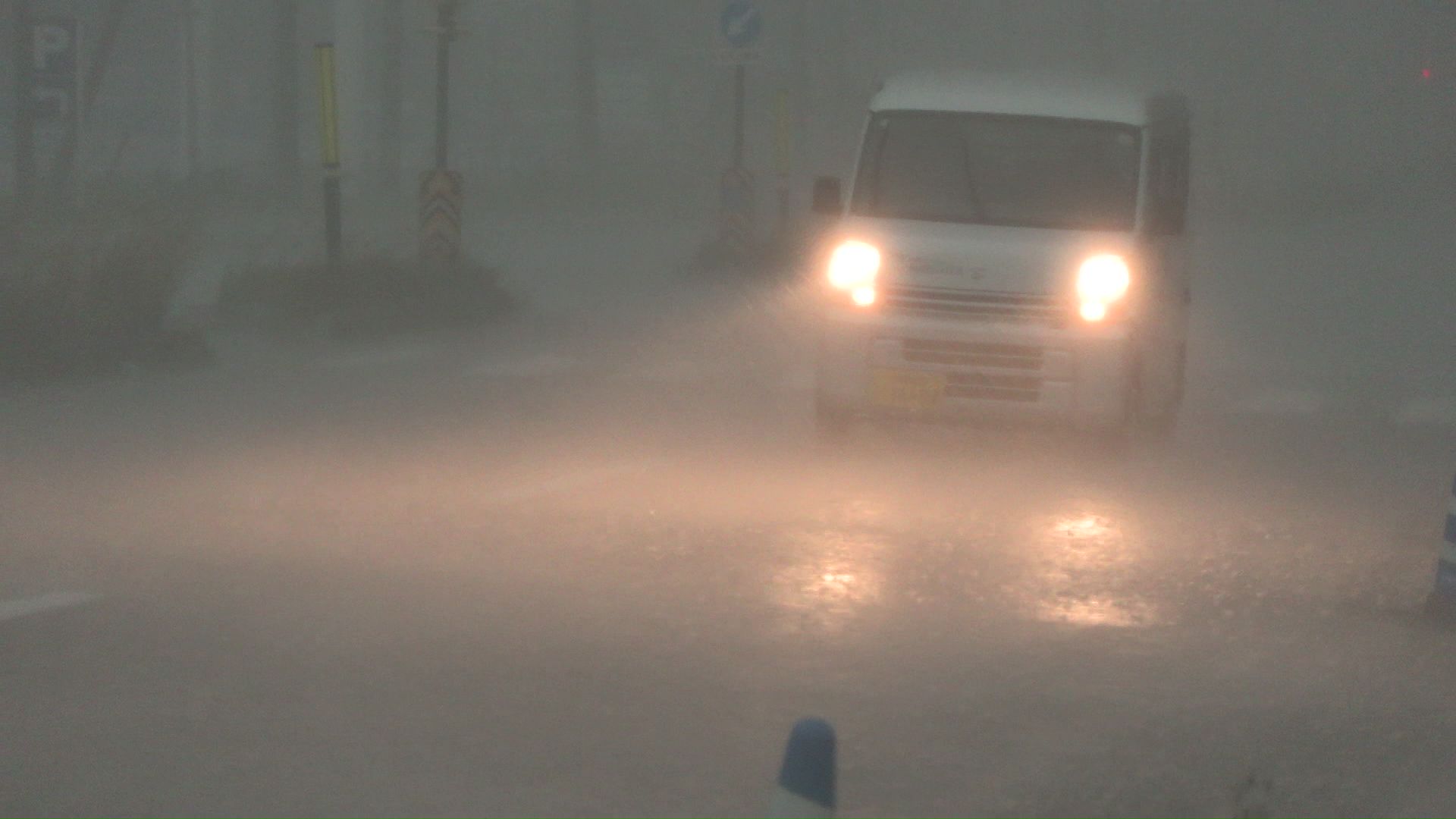1時間に80ミリから90ミリの猛烈な雨