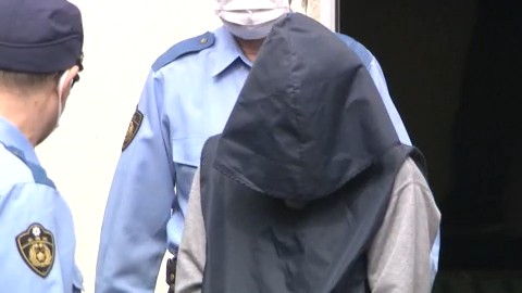 送検される向口洋昭容疑者