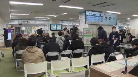 資料：繁忙期などは混む窓口だがデジタル化推進で対応へ