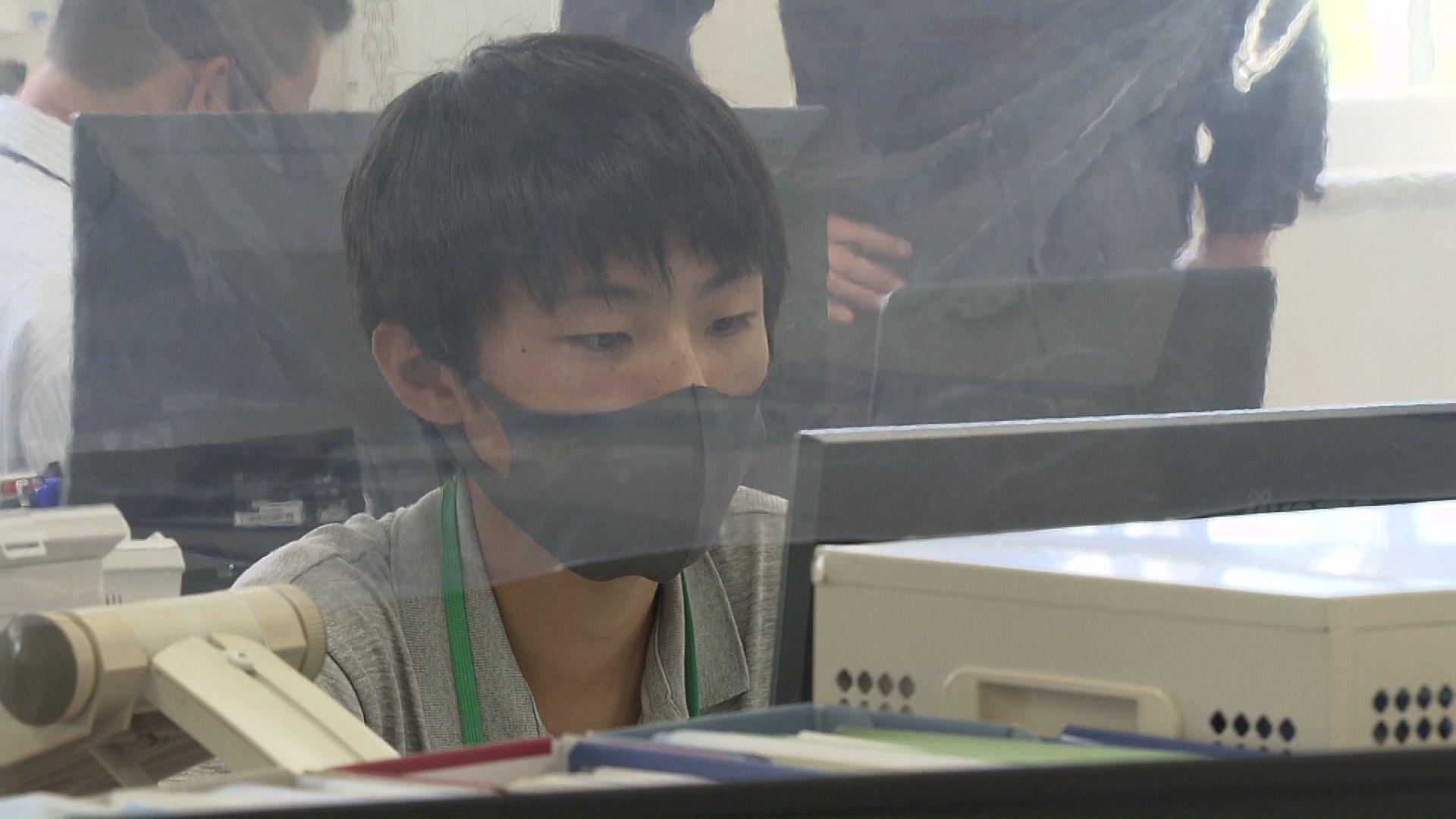 高校生だった高橋さんは楽団とともに歩みを進め青年へと成長