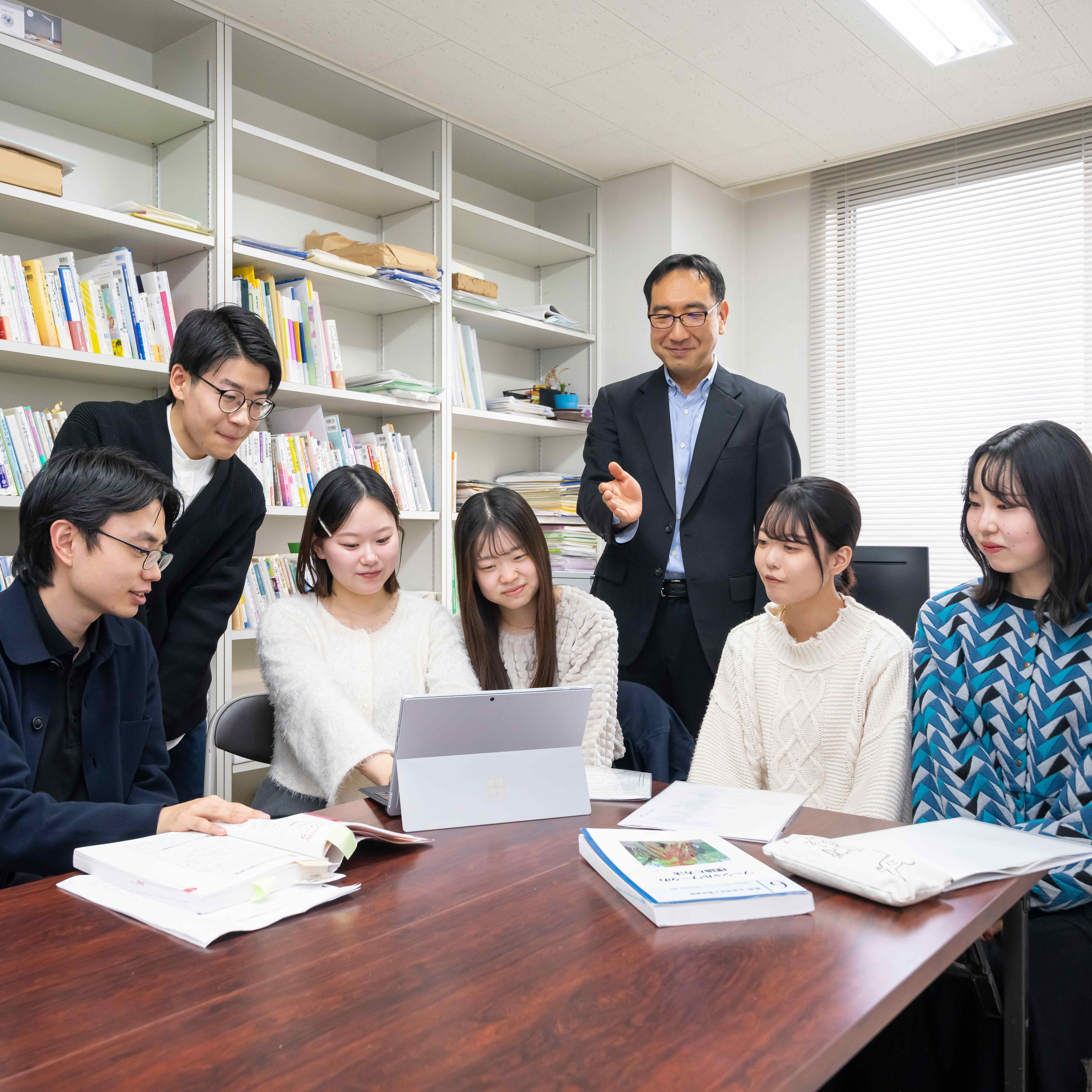 大学で行われているゼミの様子（提供：名寄市立大学）