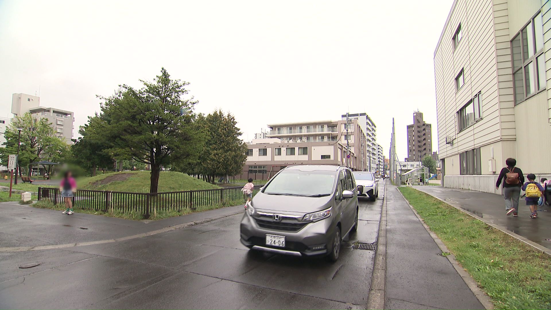 札幌市中央区の二条小学校の前